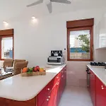 Awesome In With Kitchen 펜션 *